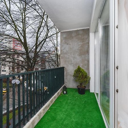 Sunshine Parkside Hideaway - 3 Bedroom - By Upstairs Krakow Dış mekan fotoğraf
