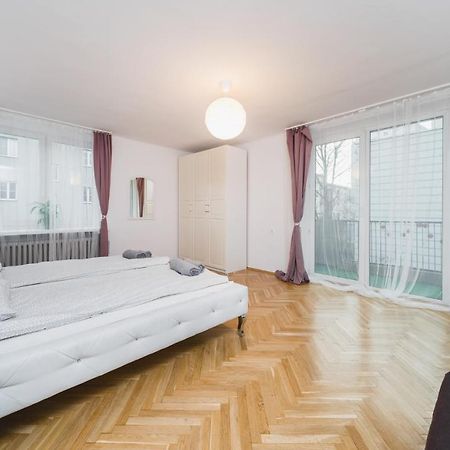 Sunshine Parkside Hideaway - 3 Bedroom - By Upstairs Krakow Dış mekan fotoğraf