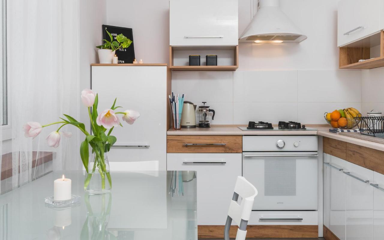 Sunshine Parkside Hideaway - 3 Bedroom - By Upstairs Krakow Dış mekan fotoğraf