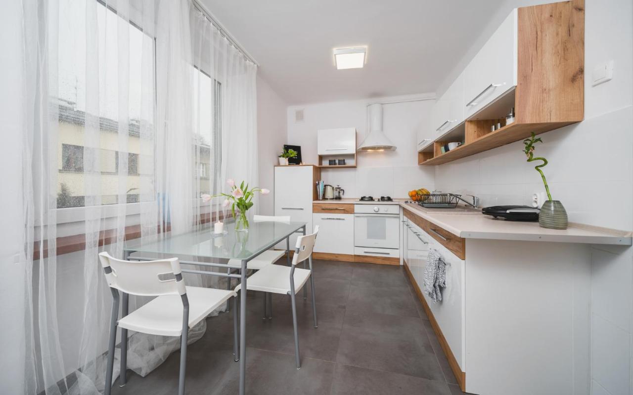 Sunshine Parkside Hideaway - 3 Bedroom - By Upstairs Krakow Dış mekan fotoğraf
