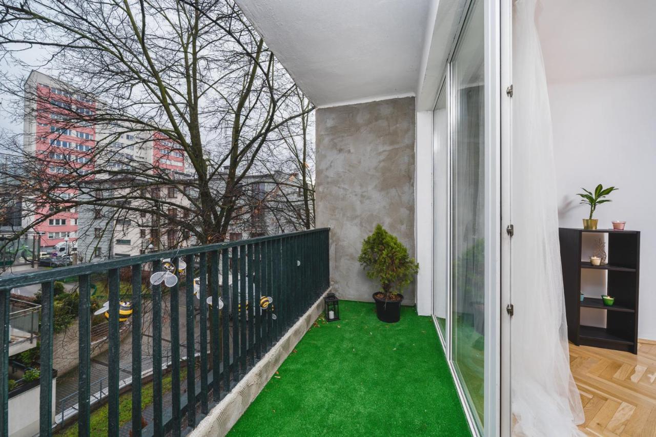 Sunshine Parkside Hideaway - 3 Bedroom - By Upstairs Krakow Dış mekan fotoğraf