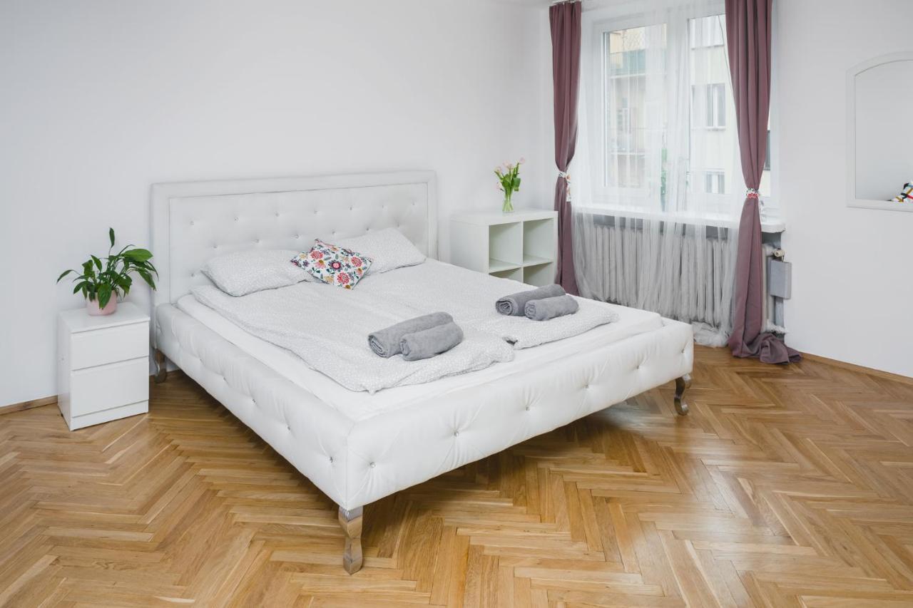Sunshine Parkside Hideaway - 3 Bedroom - By Upstairs Krakow Dış mekan fotoğraf