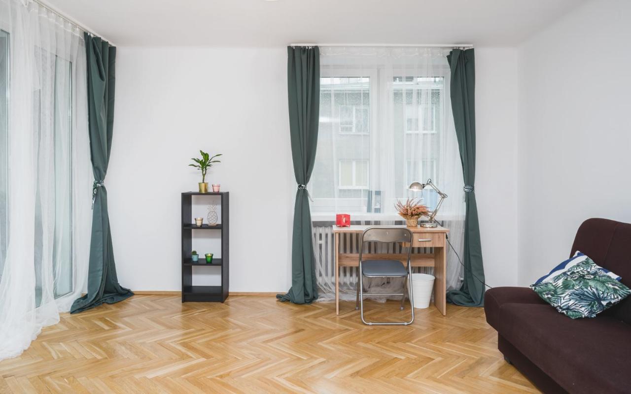 Sunshine Parkside Hideaway - 3 Bedroom - By Upstairs Krakow Dış mekan fotoğraf