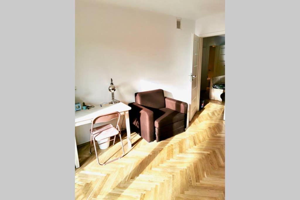 Sunshine Parkside Hideaway - 3 Bedroom - By Upstairs Krakow Dış mekan fotoğraf