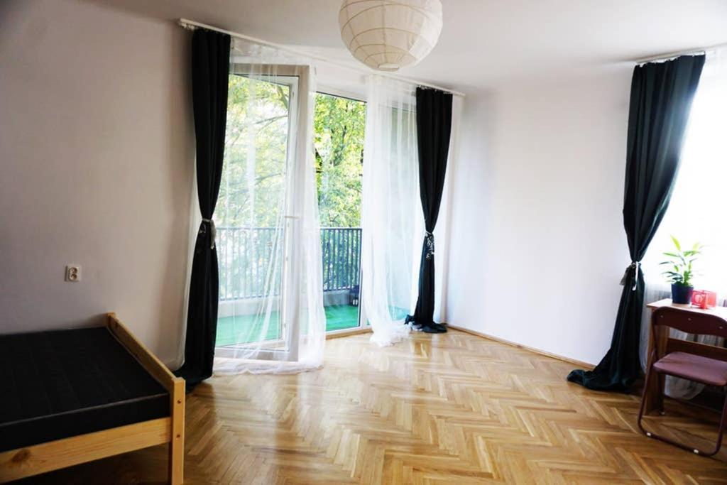 Sunshine Parkside Hideaway - 3 Bedroom - By Upstairs Krakow Dış mekan fotoğraf