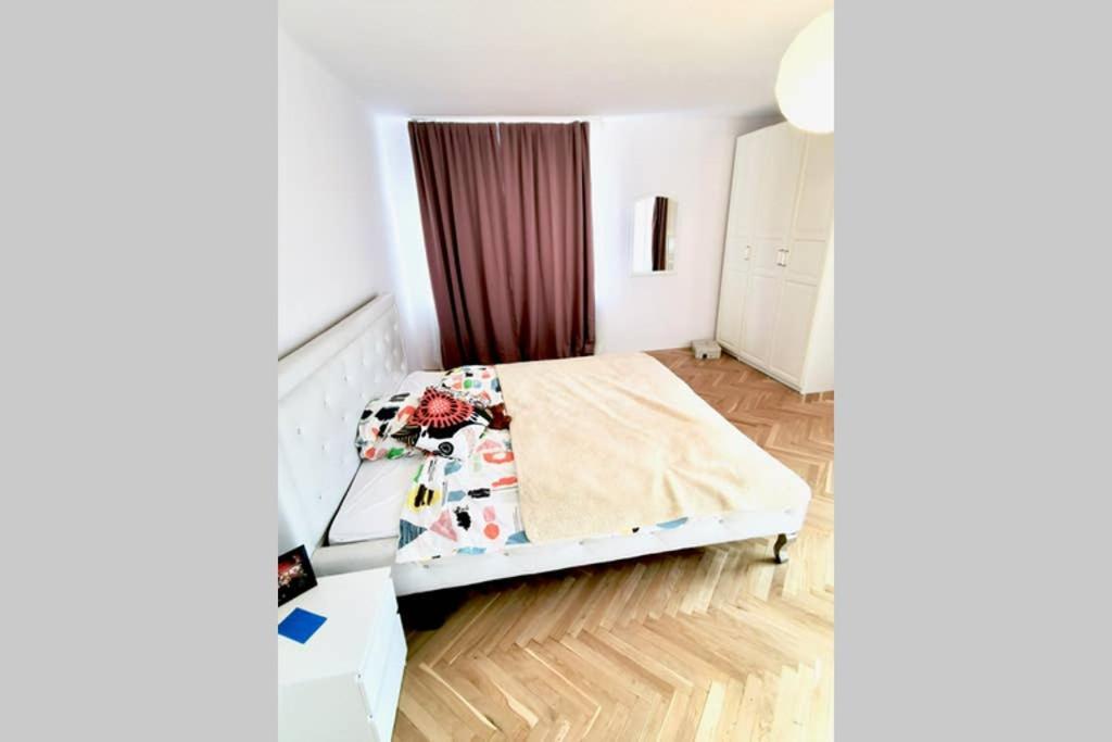 Sunshine Parkside Hideaway - 3 Bedroom - By Upstairs Krakow Dış mekan fotoğraf