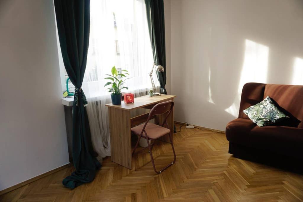 Sunshine Parkside Hideaway - 3 Bedroom - By Upstairs Krakow Dış mekan fotoğraf