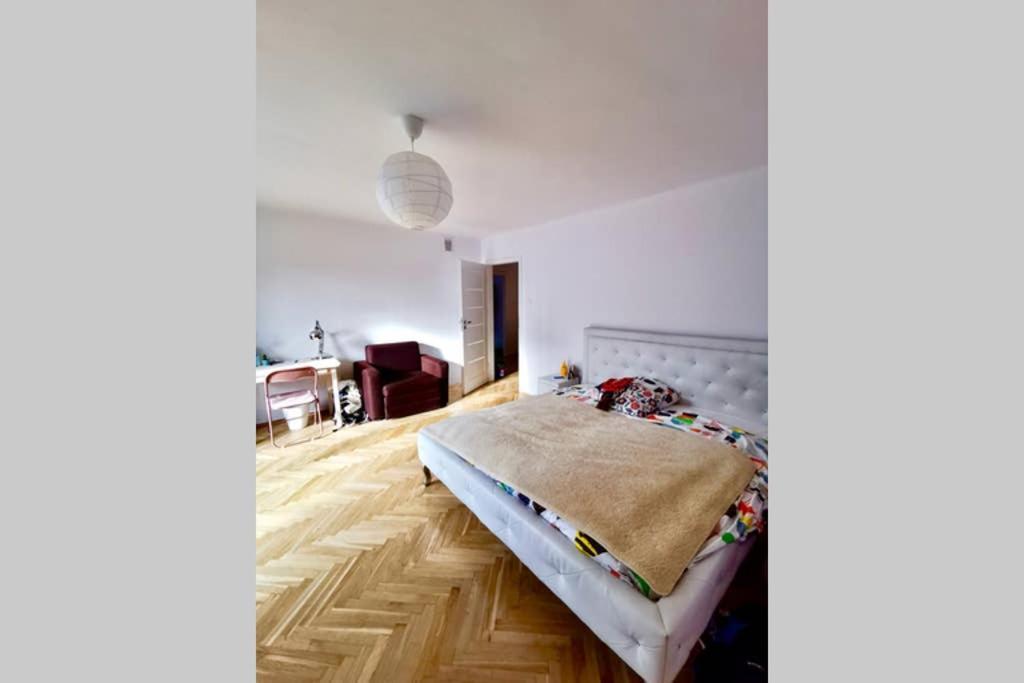Sunshine Parkside Hideaway - 3 Bedroom - By Upstairs Krakow Dış mekan fotoğraf